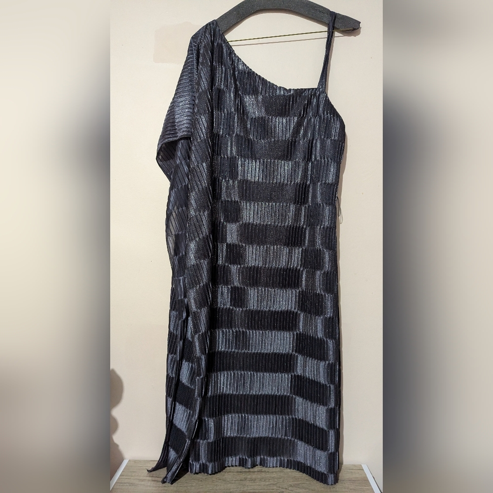 Le Chateau Stunning Asymmetrical Dress Texture Shimmery Size XL New - Picture 9 of 16